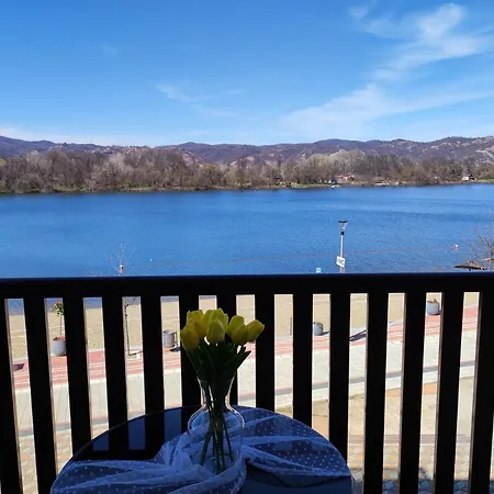 شقة Adonis Ostrovo