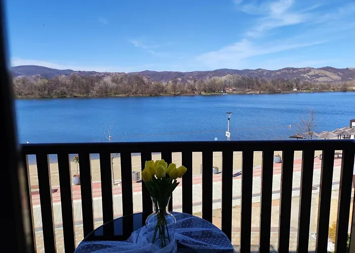 شقة Adonis Ostrovo