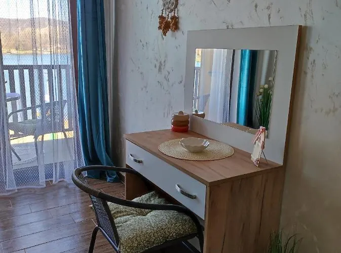 شقة Adonis Ostrovo